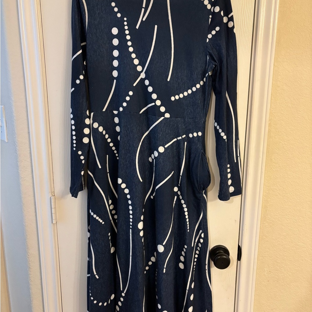 Navy Long-Sleeve Midi Dress with White Abstract Print